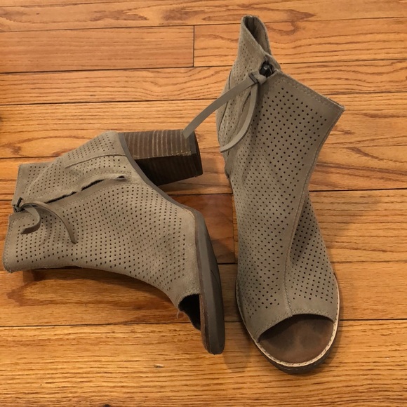 TOMS Majorca suede tan open toed boot size 8 - Picture 2 of 5